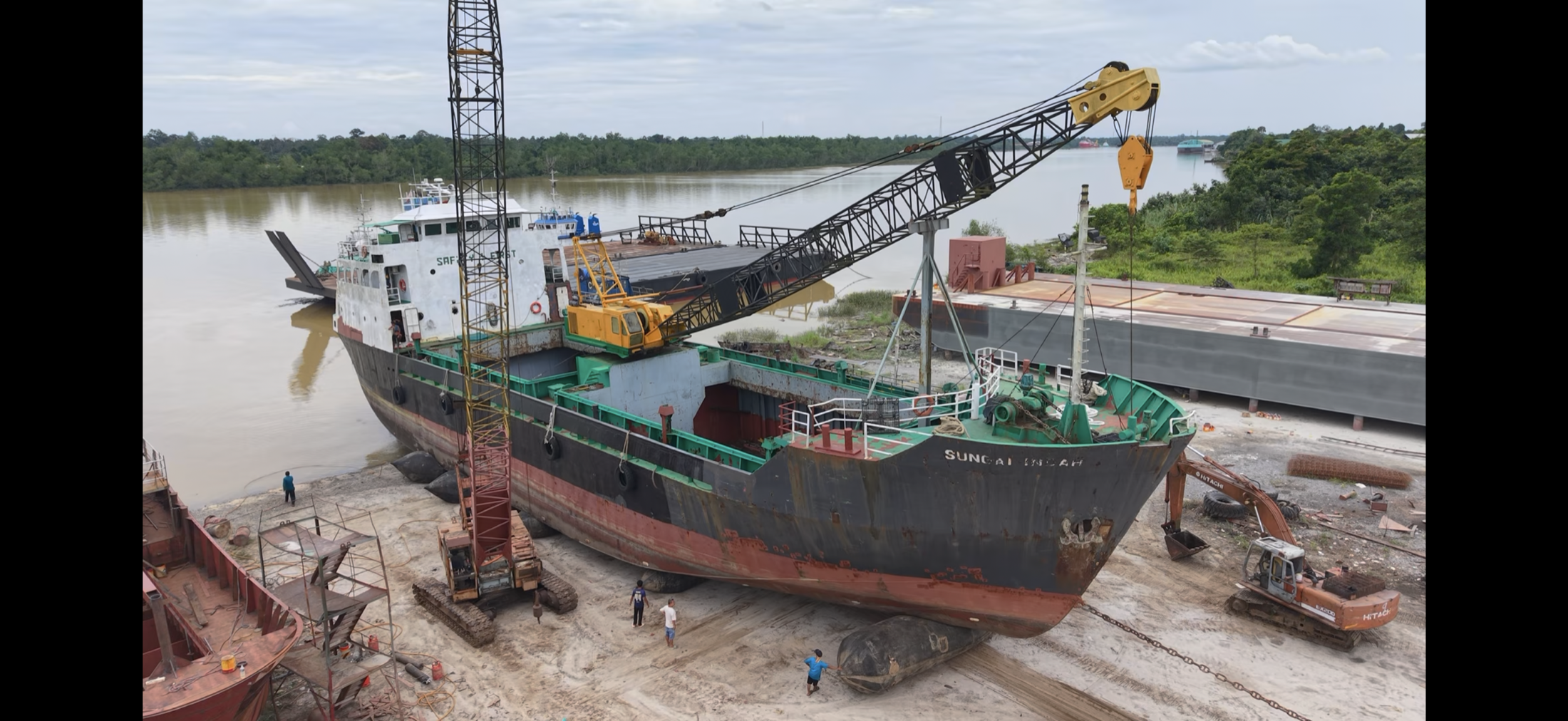 Vessel handling and relaunch at Moxen Shipyard